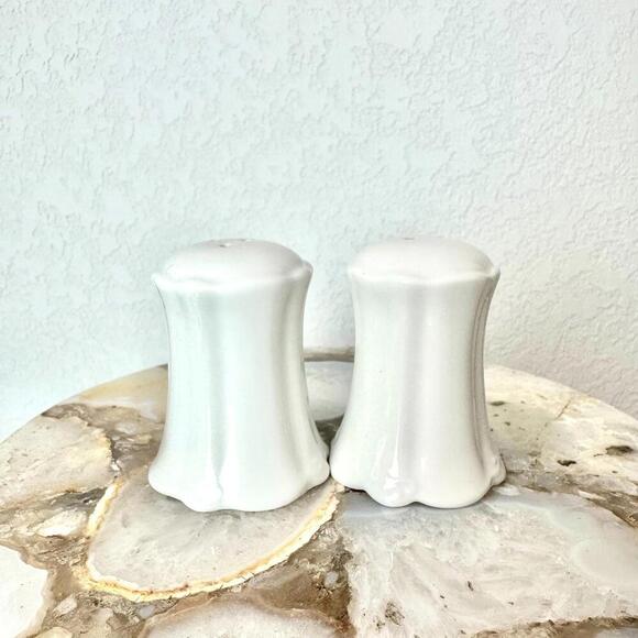 Vintage Oleg CaSalt and Pepper Shakers White, Elegant, Classic-with Stoppers - Picture 5 of 6
